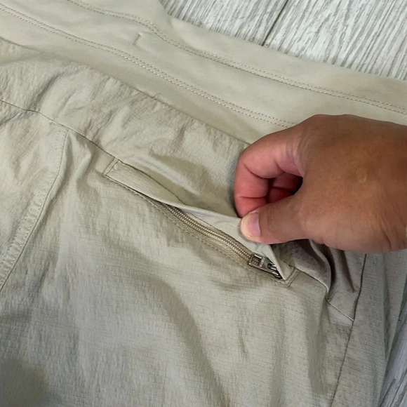 Athleta Trekkie North Jogger Pants Tan Khaki Women's Size 2 Active Athleisure - Picture 12 of 13
